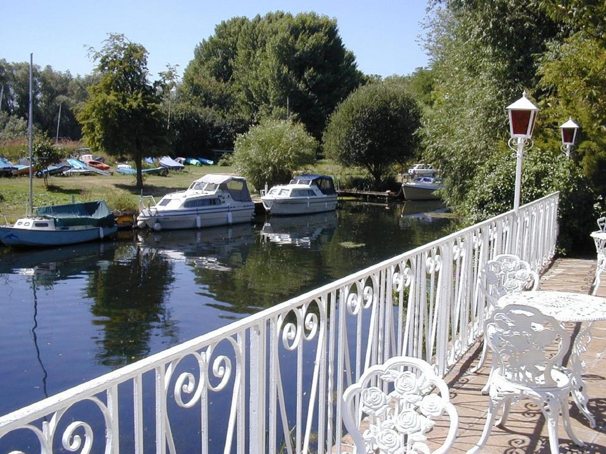 Warren Lodge Shepperton Dış mekan fotoğraf