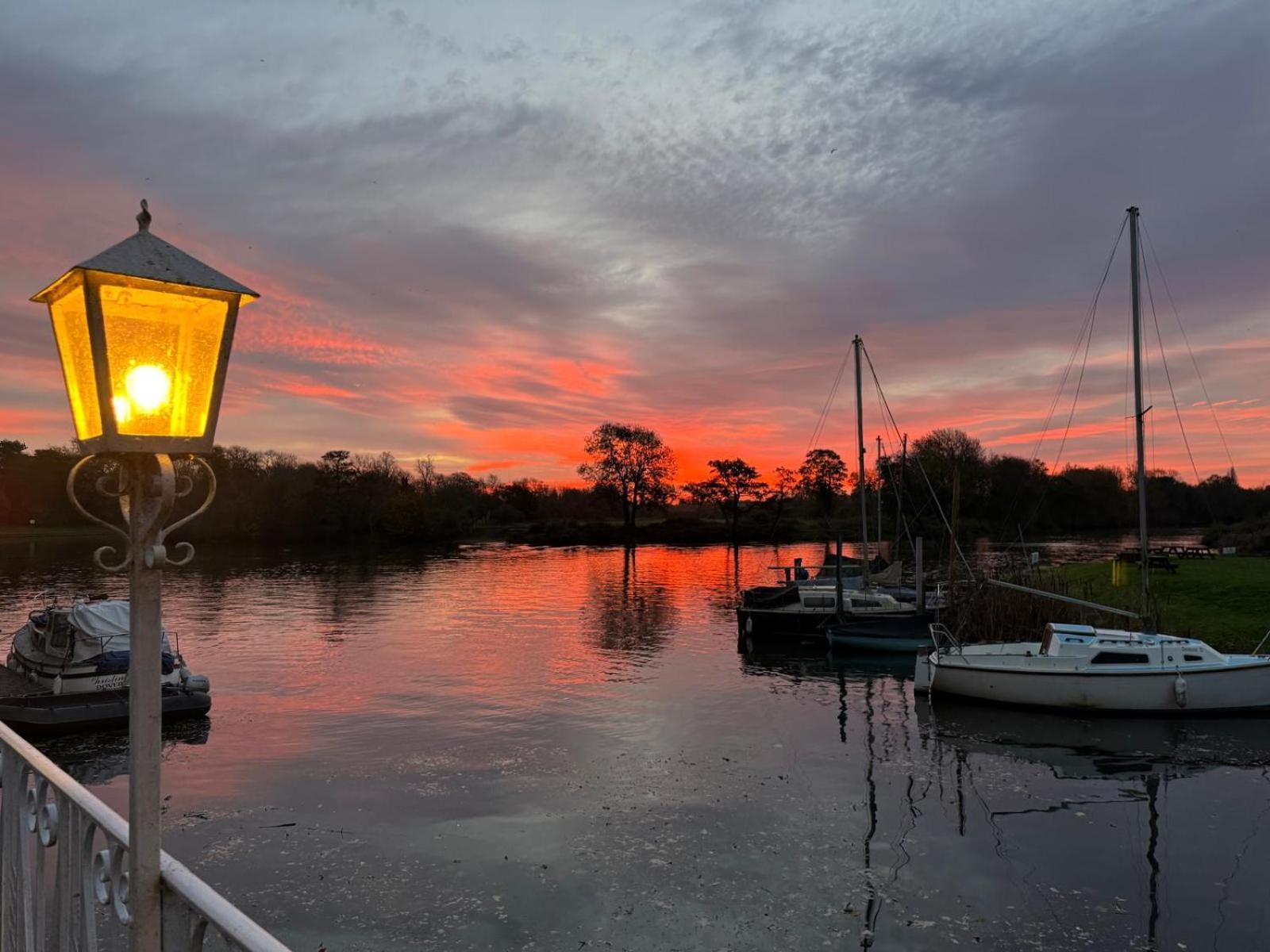 Warren Lodge Shepperton Dış mekan fotoğraf